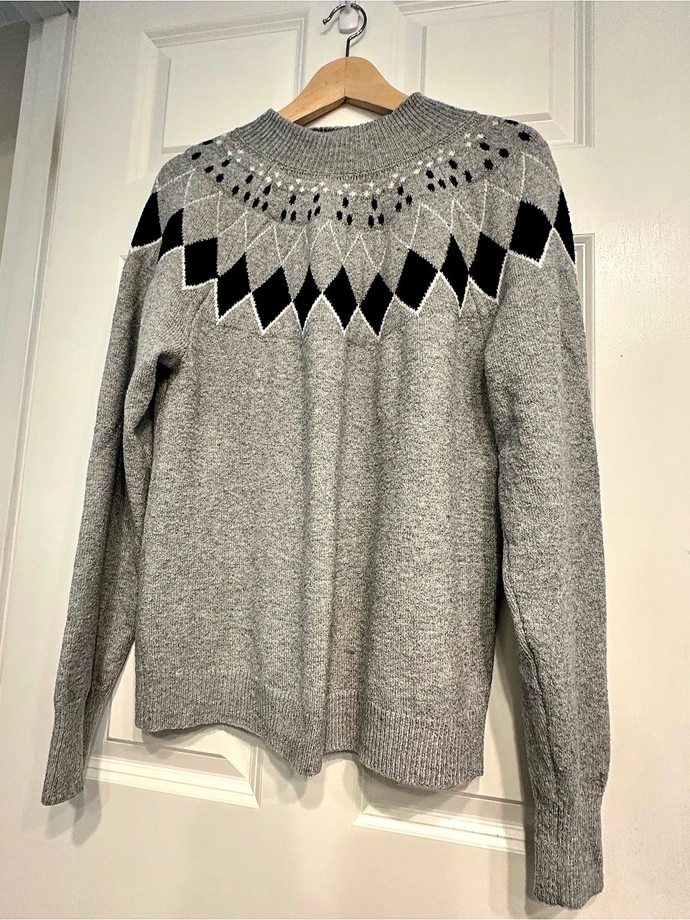 Marled Geometric Yoke Sweater in Gray & Black Size Medium Like New